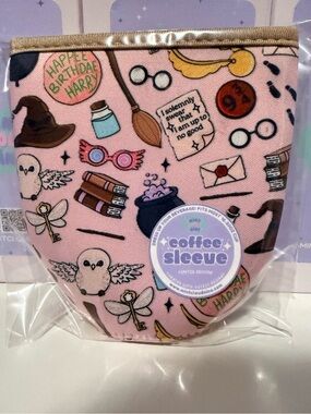 ☁️ 3/$30☁️ MINTCLOUDNINE - WIZARD SCHOOL PINK COFFEE SLEEVE